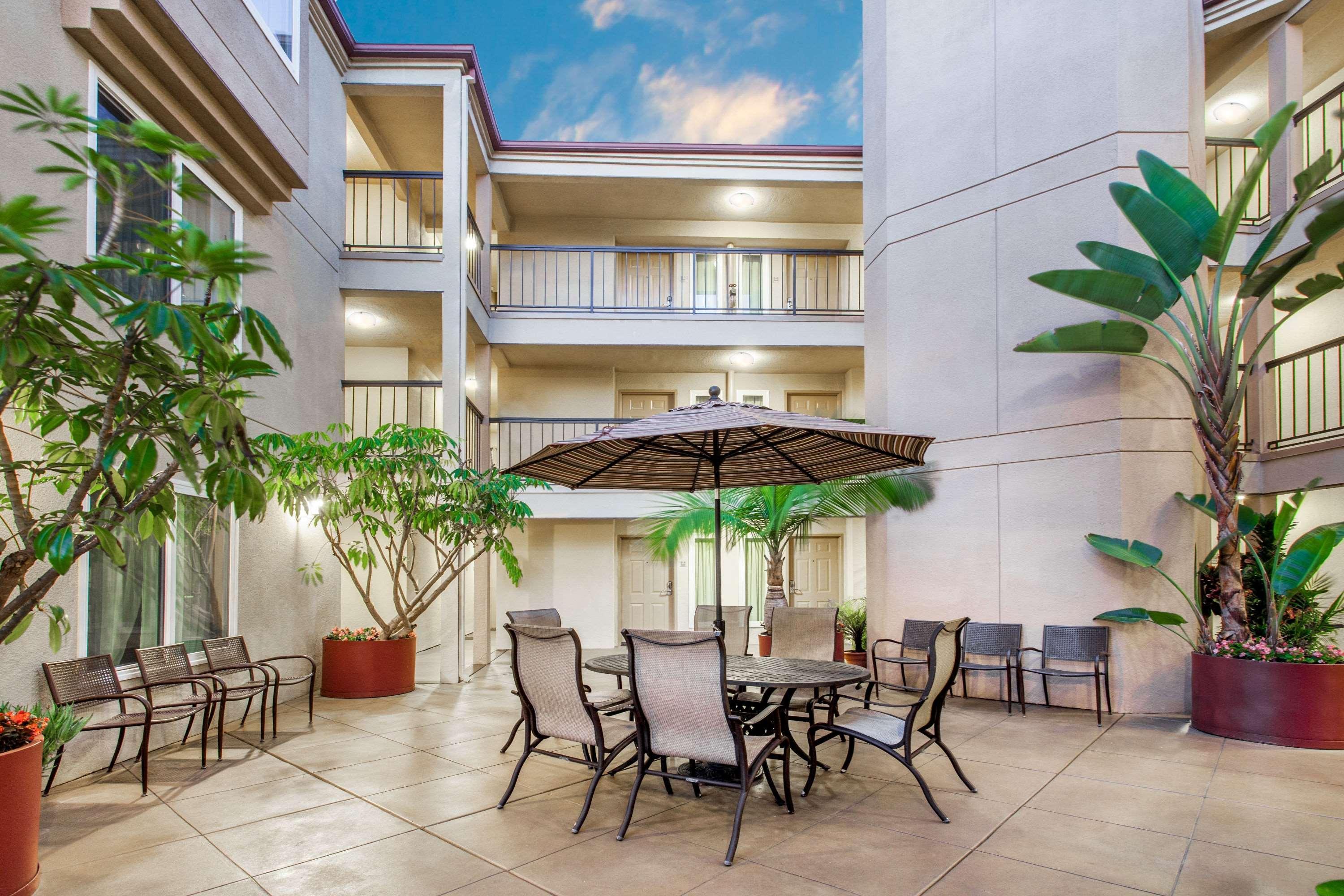 Days Inn By Wyndham Κάρλσμπαντ Εξωτερικό φωτογραφία
