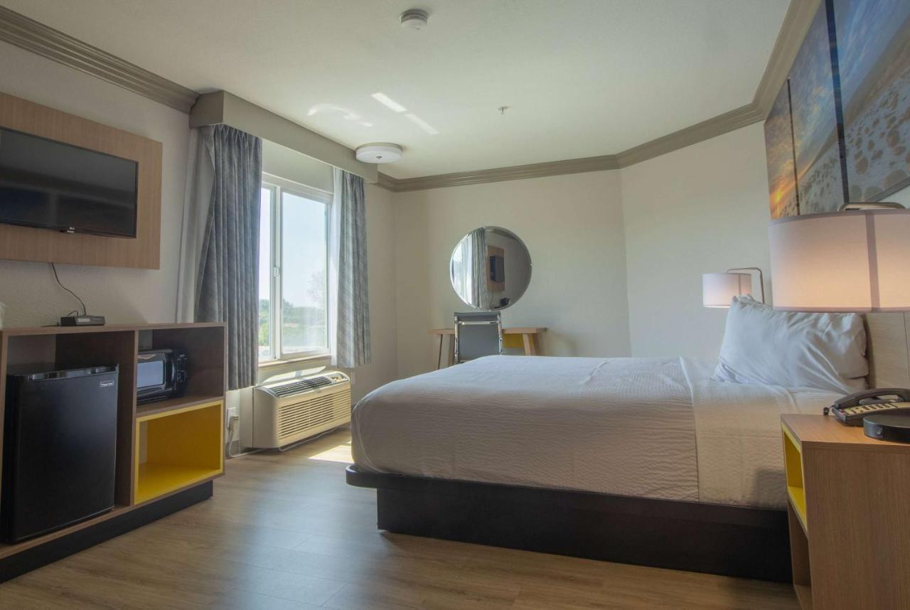Days Inn By Wyndham Κάρλσμπαντ Εξωτερικό φωτογραφία