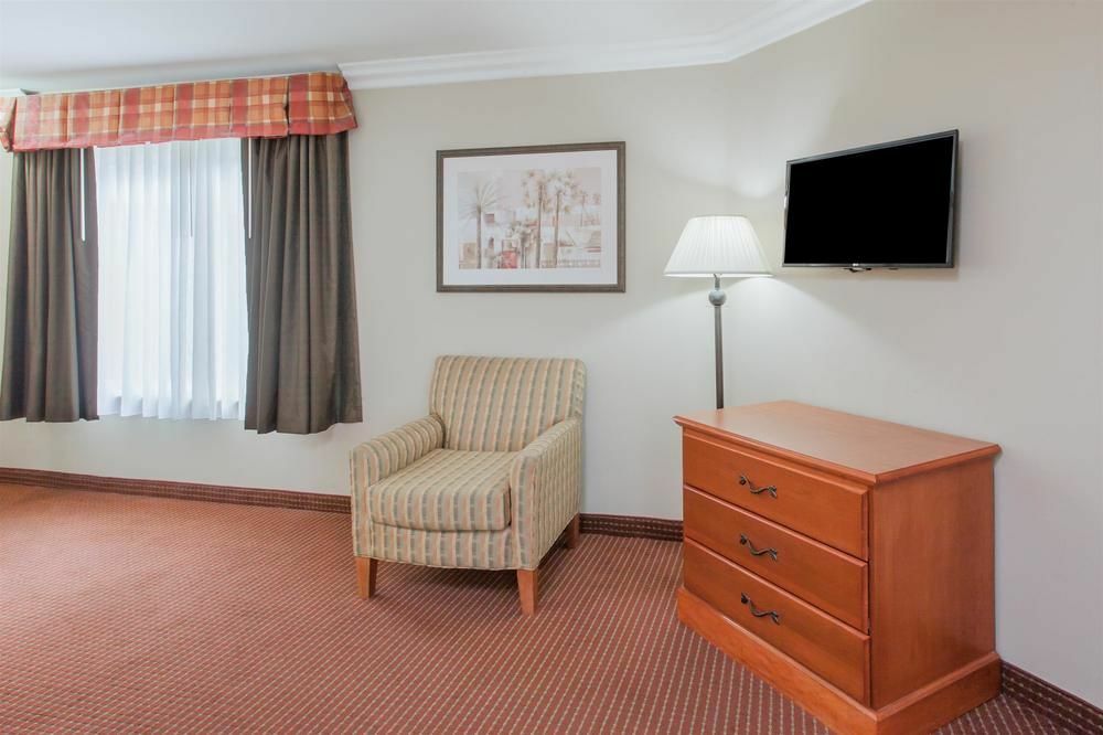 Days Inn By Wyndham Κάρλσμπαντ Εξωτερικό φωτογραφία